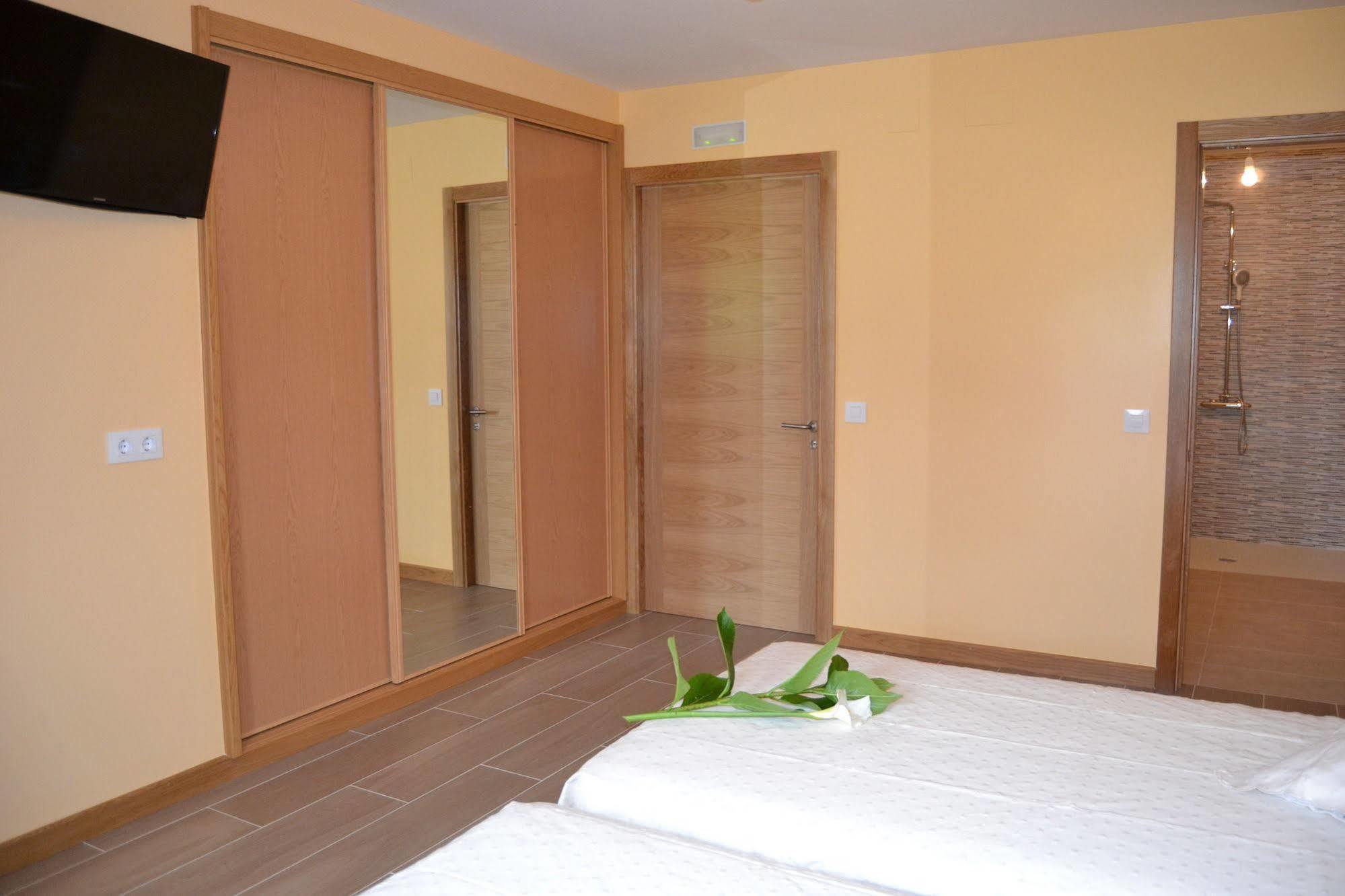 Hostal Pereirina Cee Exterior foto