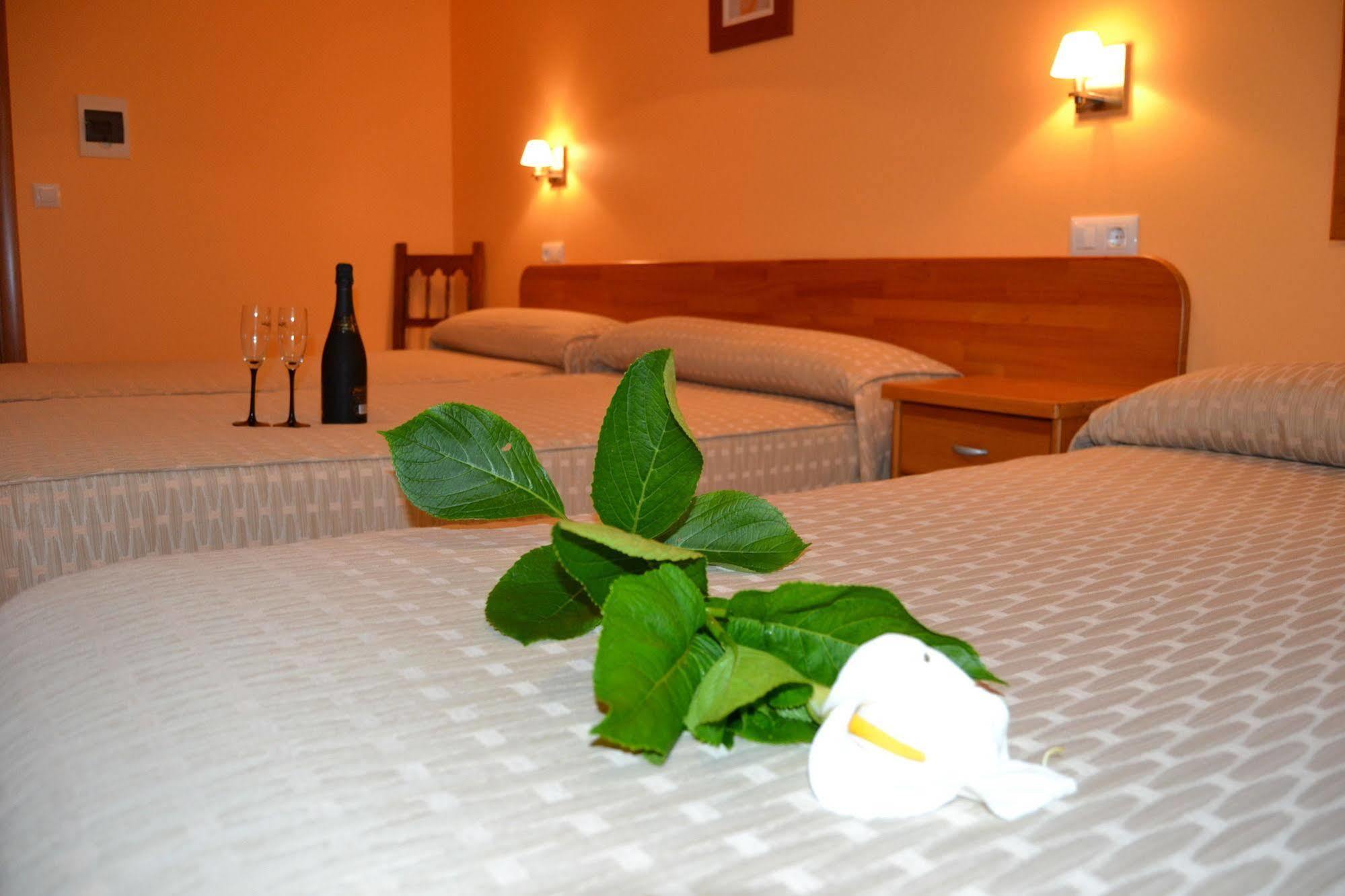 Hostal Pereirina Cee Exterior foto